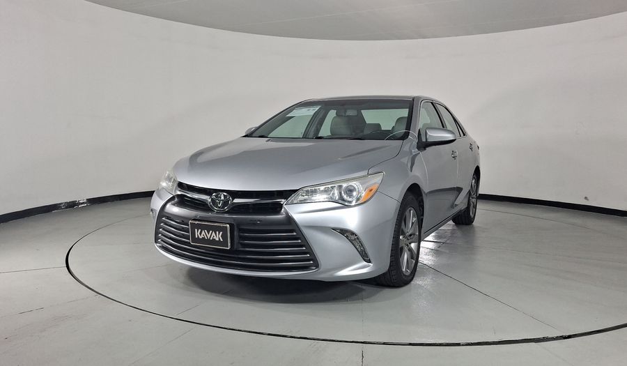 Toyota Camry 2.5 XLE L4 6AT Sedan 2015