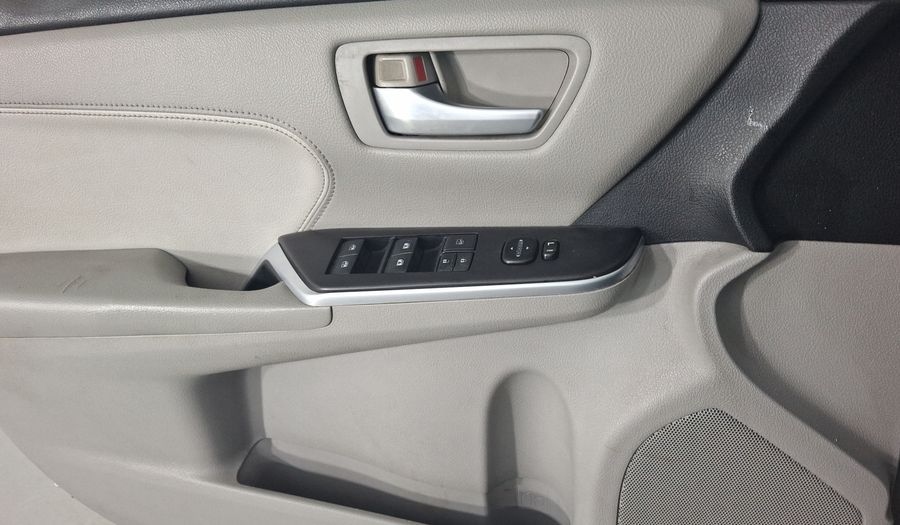 Toyota Camry 2.5 XLE L4 6AT Sedan 2015