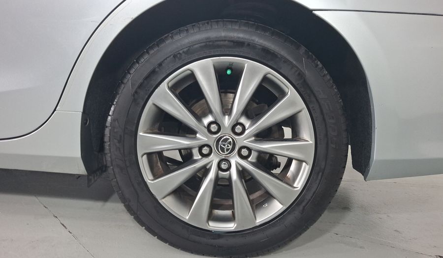 Toyota Camry 2.5 XLE L4 6AT Sedan 2015