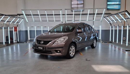 Nissan • Versa