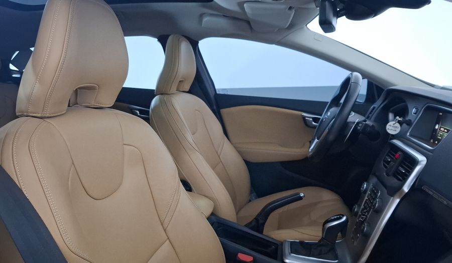 Volvo V40 2.0 INSPIRATION T5 AWD AUTO Hatchback 2017