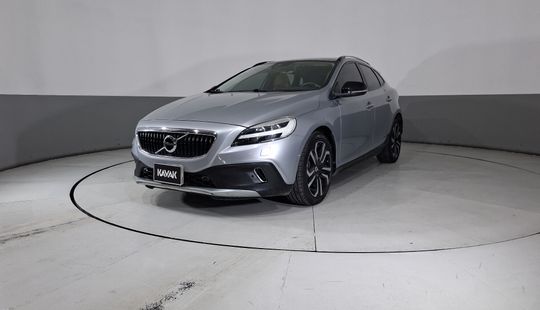Volvo • V40