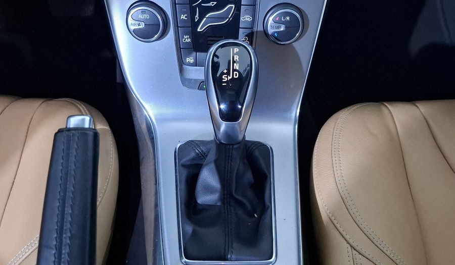 Volvo V40 2.0 INSPIRATION T5 AWD AUTO Hatchback 2017