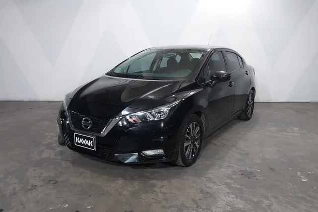 Nissan · Versa
