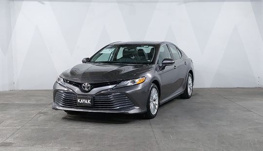 Toyota • Camry