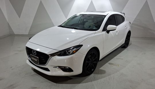 2018 • 74,759 km • Automático