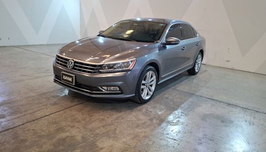 Volkswagen • Passat