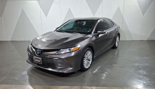 Toyota • Camry