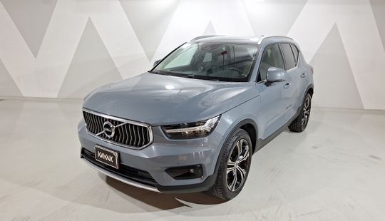 Volvo • XC40