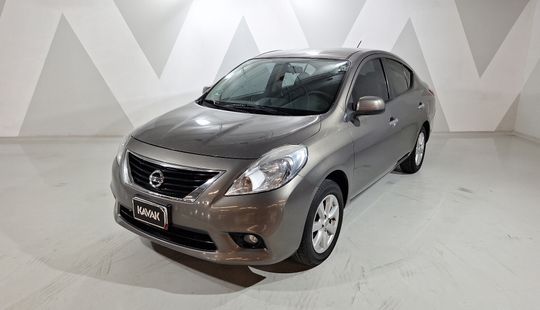 Nissan • Versa