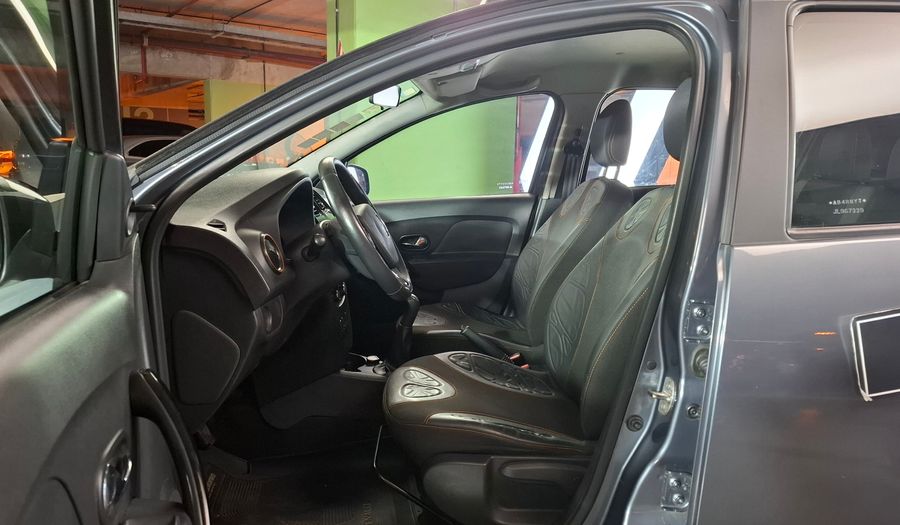 Renault Sandero Stepway 1.6 STEPWAY DYNAMIQUE Hatchback 2017