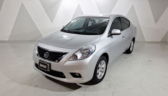 Nissan • Versa