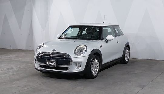 2016 • 105,229 km • Automático