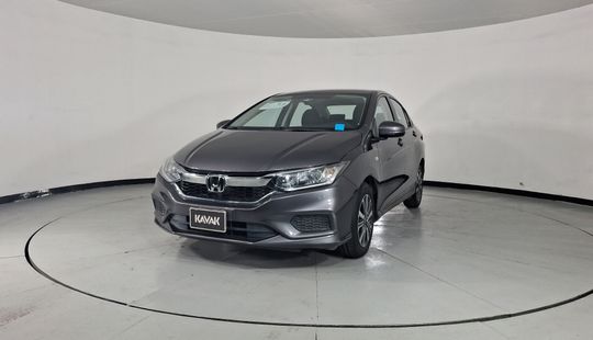 2018 • 83,556 km • Automático