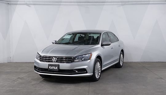 Volkswagen • Passat