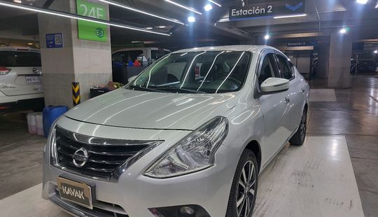 Nissan • Versa