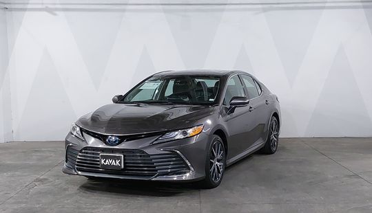 Toyota • Camry