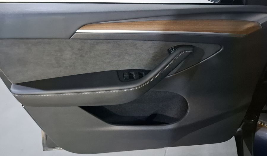 Tesla Model Y BEV RWD AUTO Suv 2025