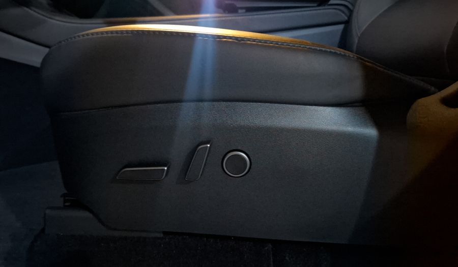 Tesla Model Y BEV RWD AUTO Suv 2025