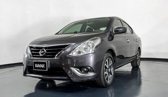 Nissan • Versa