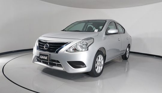 Nissan • Versa