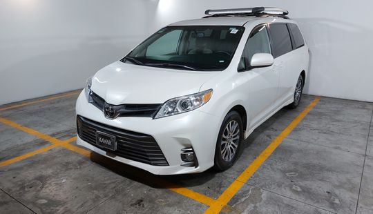Toyota • Sienna