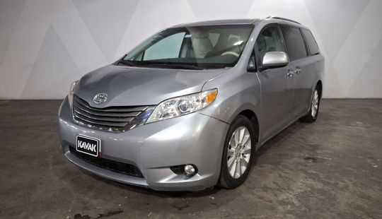 Toyota • Sienna
