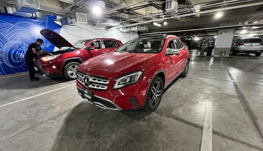 Mercedes Benz • Clase GLA