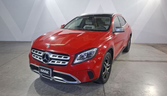 Mercedes Benz • Clase GLA