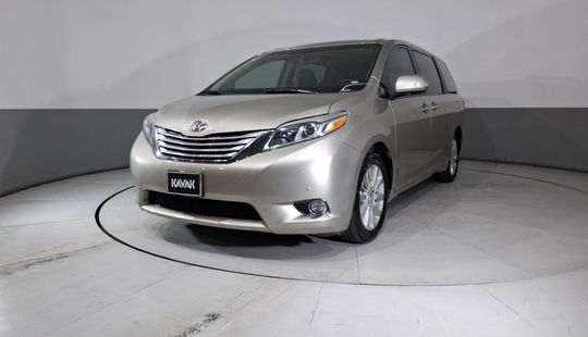 Toyota • Sienna