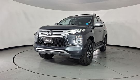 Mitsubishi • Montero
