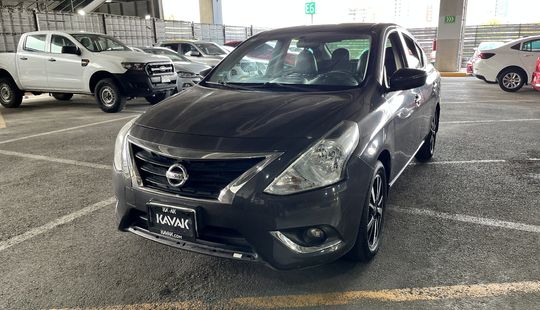 Nissan • Versa