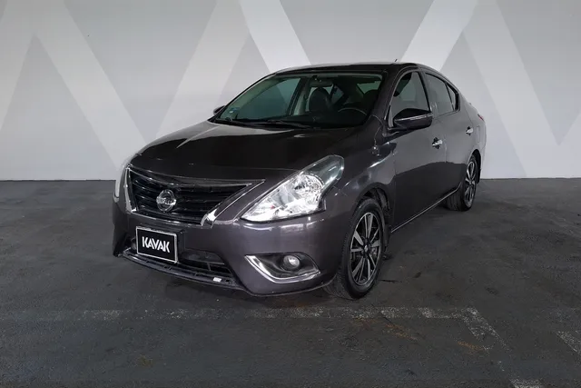 Nissan · Versa