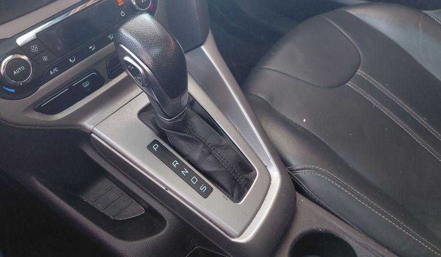 Ford Focus Iii 2.0 SE PLUS POWERSHIFT Hatchback 2015