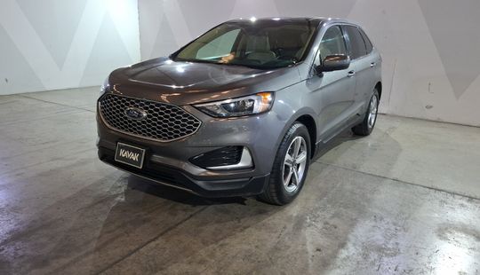 2023 • 8,607 km • Automático