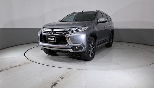 Mitsubishi • Montero