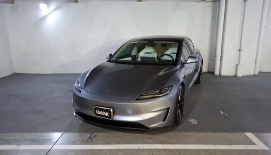 Tesla • Model 3
