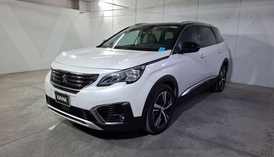 Peugeot • 5008
