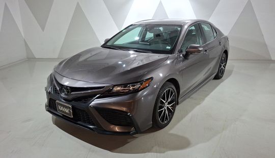 Toyota • Camry