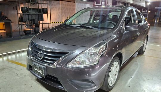 Nissan • Versa