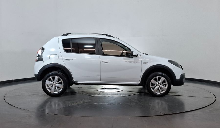 Renault Sandero Stepway 1.6 STEPWAY PRIVILEGE NAV Hatchback 2014