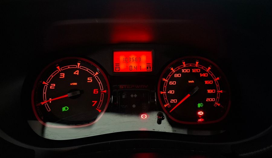 Renault Sandero Stepway 1.6 STEPWAY PRIVILEGE NAV Hatchback 2014