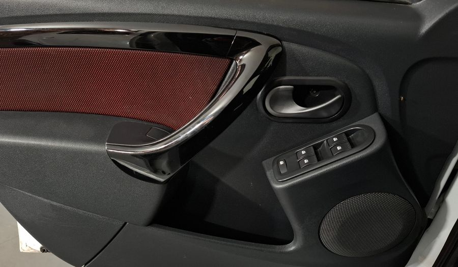 Renault Sandero Stepway 1.6 STEPWAY PRIVILEGE NAV Hatchback 2014