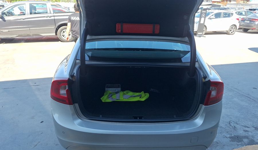 Volvo S60 1.5 T3 COMFORT POWERSHIFT Sedan 2018