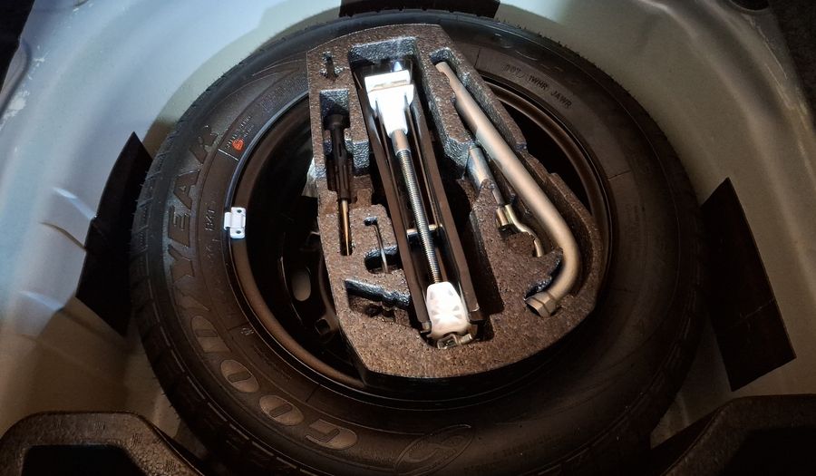 Volkswagen Vento 1.6 ACTIVE TIPTRONIC Sedan 2015