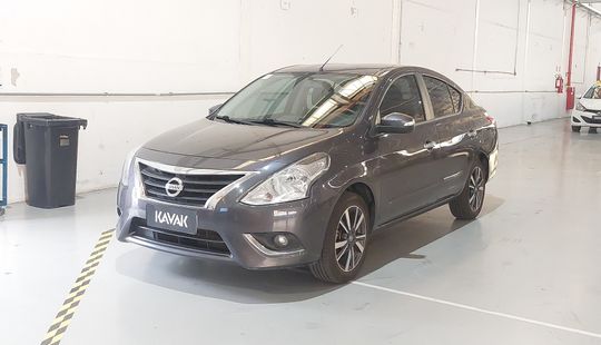 Nissan • Versa