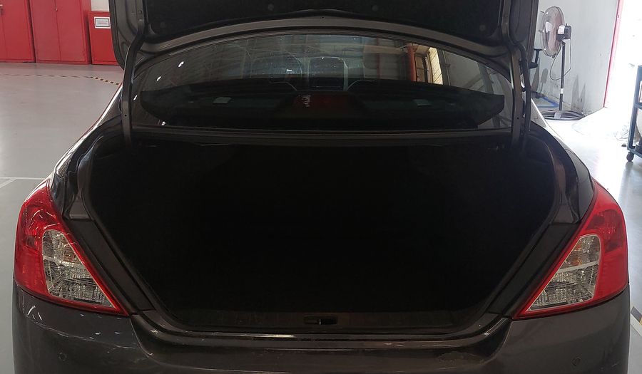 Nissan Versa START SL Sedan 2019