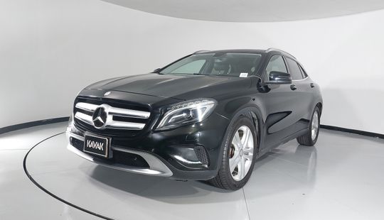 Mercedes Benz • Clase GLA