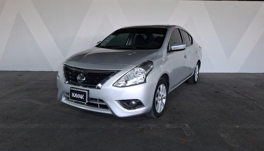 Nissan • Versa