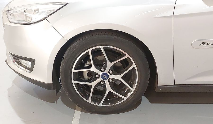 Ford Focus TITANIUM Hatchback 2016